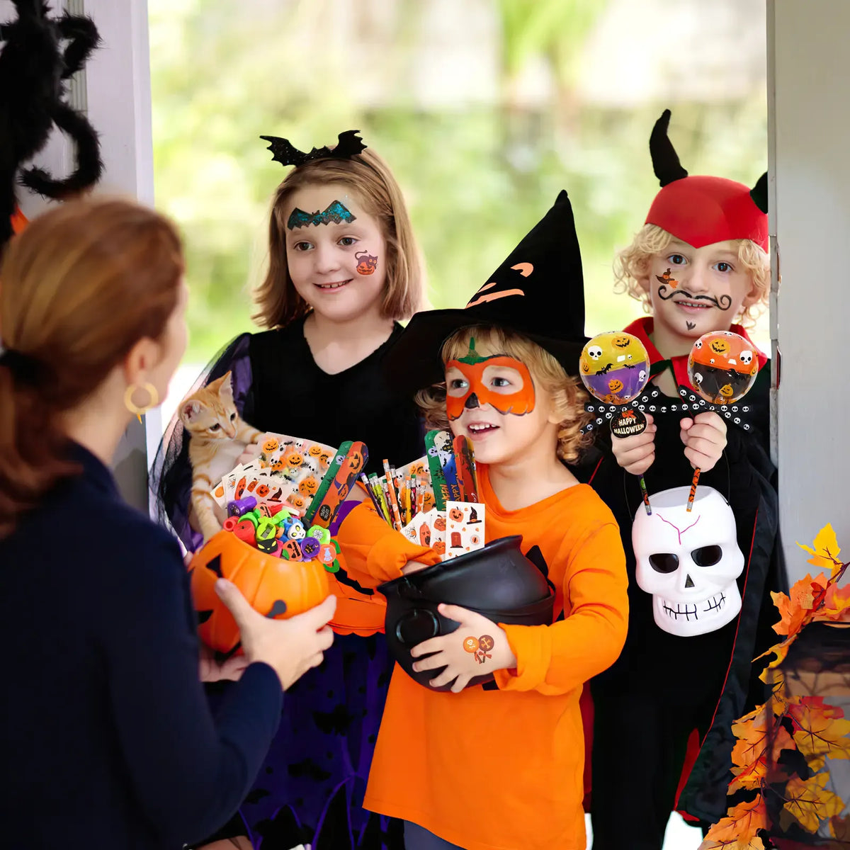 30-Pack Halloween Multicolor-with-Light Trick or Treat Lollipop Stationery Kit - Card+Gift in 1, Classroom Gifts, Child Party Supplies, Goodie Bag Fillers